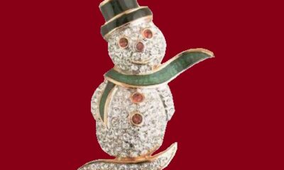Brooch Snowman. Metal - gilding, enamel, rock crystal. The end of the 1990's. Length 3.5 cm
