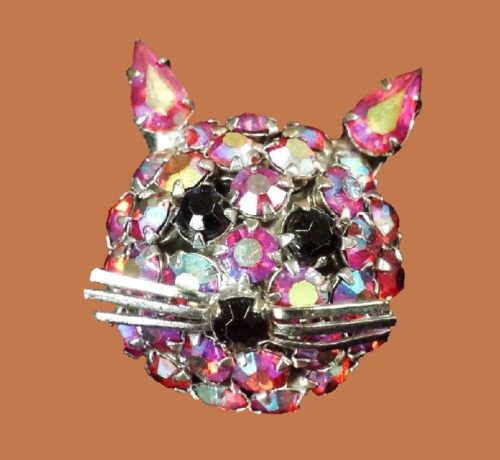Kitten Brooch. Multi color rhinestones, jewellery alloy, vintage