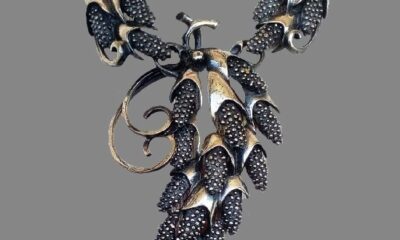 Pine cone Necklace and earrings of dark silver tone
