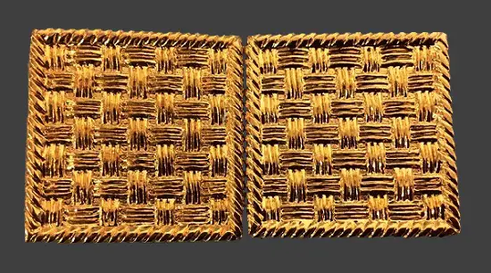 Basketweave design square shaped gold tone belt buckle