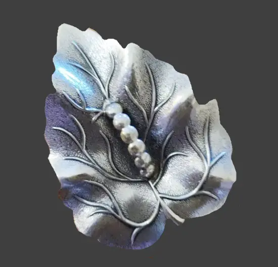 Beautiful textured sterling silver leaf with the veins and center raised strand of little dots sterling silver brooch