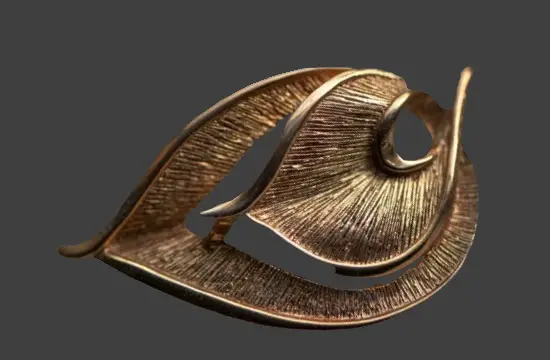 Double leaf gold tone brooch