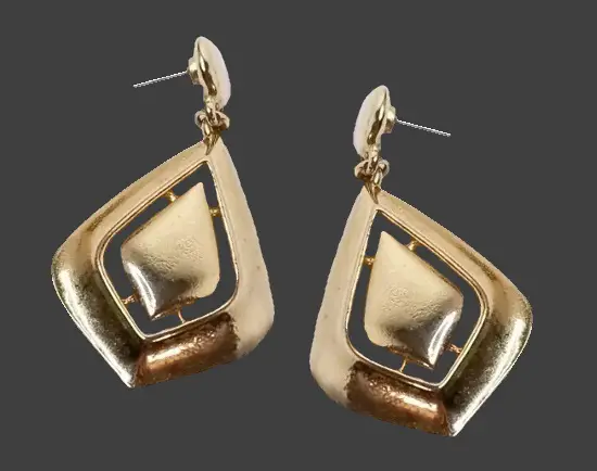 Dangle drop stud earrings of gold tone