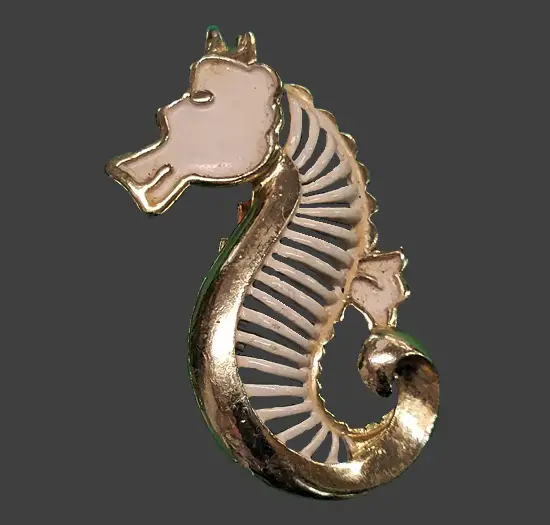 Seahorse gold tone metal alloy, pink enamel pin brooch. 1970s. Signed RNK vintage costume jewelry (1971-1985, Pawtucket, Rhode Island)